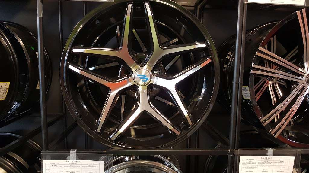 Rent-A-Wheel Custom Wheels & Tires in Charlotte, NC | 2609 Freedom Dr, Charlotte, NC 28208, USA | Phone: (704) 909-4545