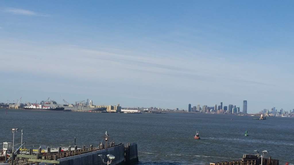 The Living Roof | 1 Ferry Terminal Viaduct, Staten Island, NY 10301, USA | Phone: (347) 915-4114