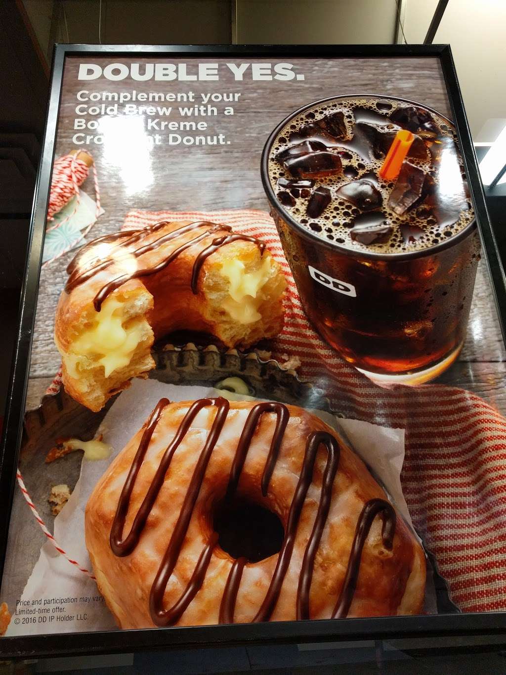 Dunkin Donuts | 700 N Milwaukee Ave, Vernon Hills, IL 60061, USA | Phone: (847) 362-4224