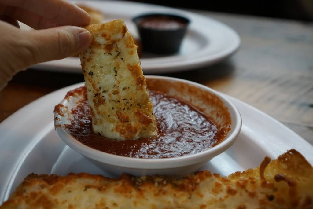 Mikes Pizza Bar | 2515 Woodward Ave, Detroit, MI 48201, USA | Phone: (313) 782-4589