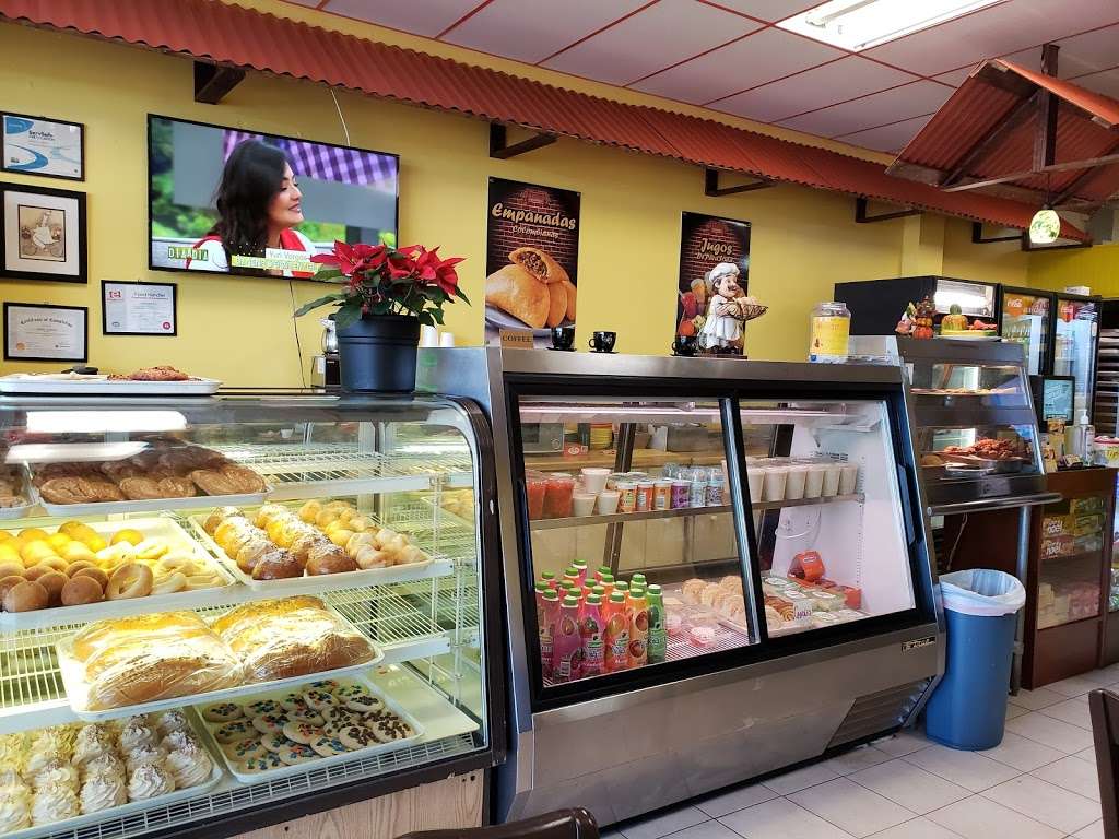 Cafeteria Panaderia Central | 12788 Veterans Memorial Dr, Houston, TX 77014, USA | Phone: (281) 866-7630