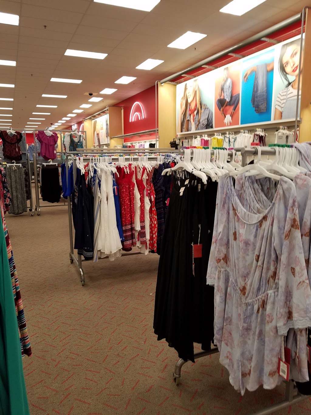 Target | 1800 Orchard Gateway Blvd, North Aurora, IL 60542 | Phone: (630) 518-9042