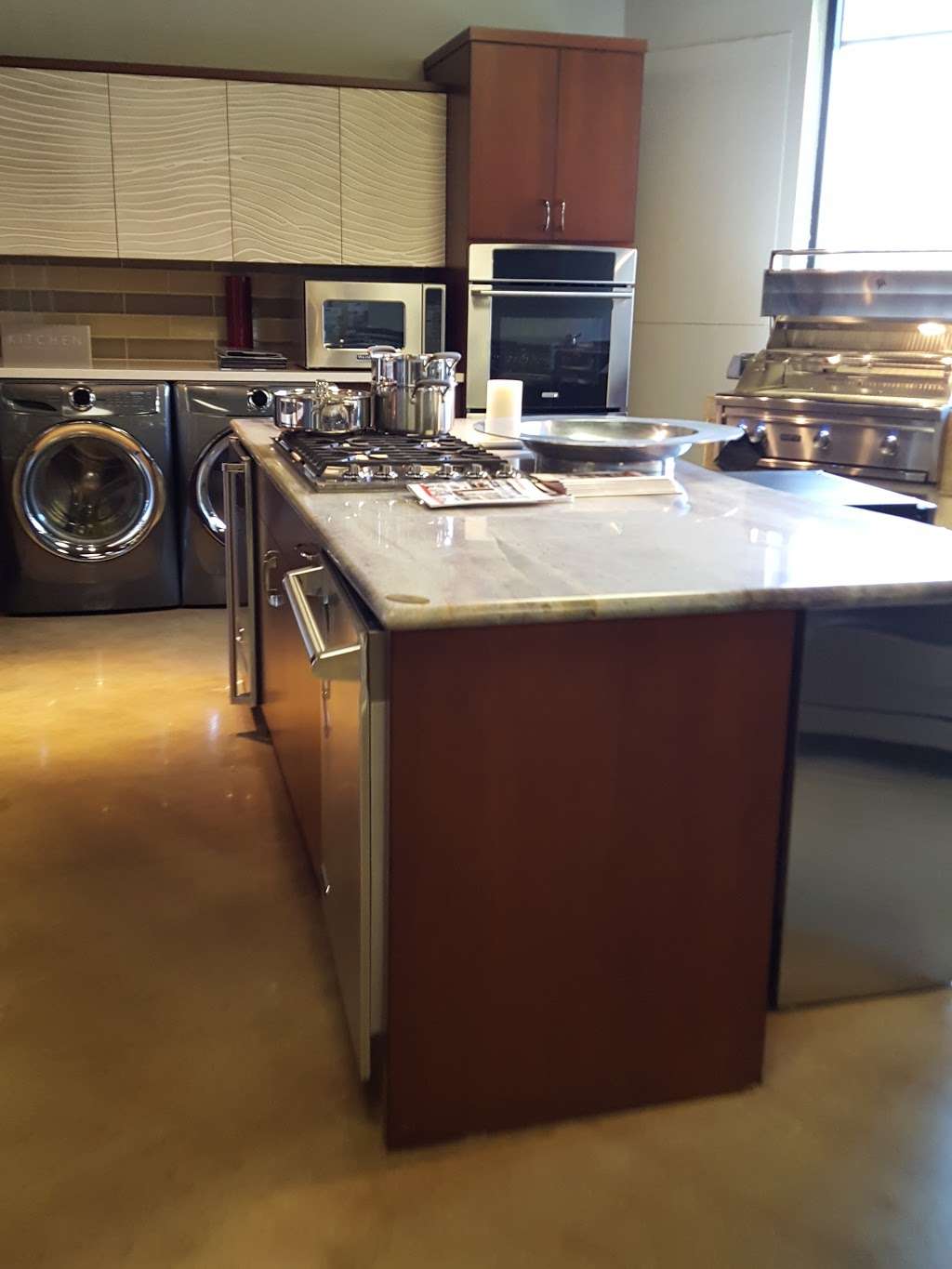 Expressions Home Gallery | 7550 Miramar Rd Suite 500, San Diego, CA 92126, USA | Phone: (858) 433-9200