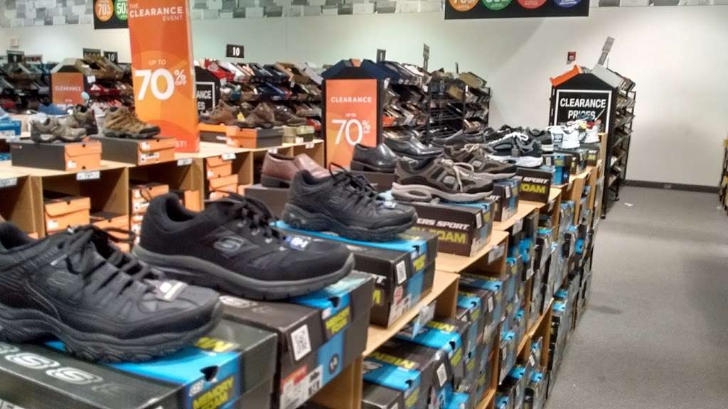 Off Broadway Shoe Warehouse | 14695 W 119th St, Olathe, KS 66062, USA | Phone: (913) 829-5566