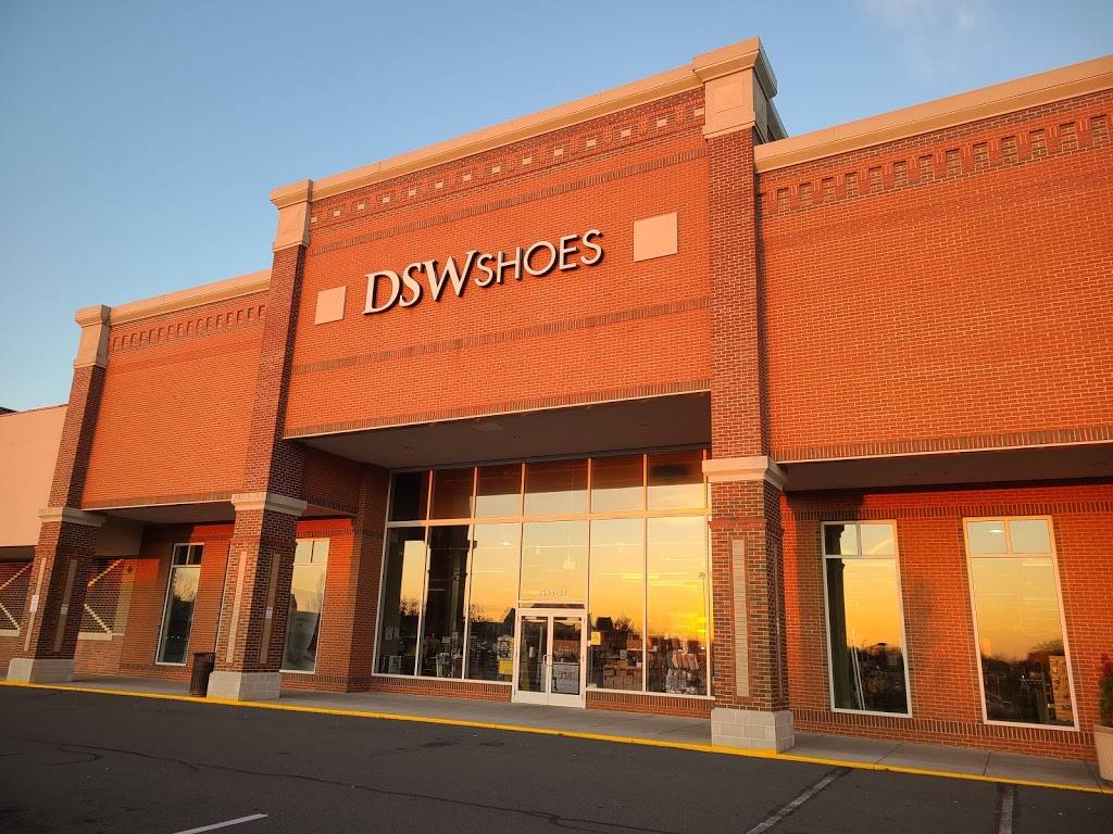 DSW Designer Shoe Warehouse | 9650 Main St Suite 50, Fairfax, VA 22031, USA | Phone: (703) 323-7092