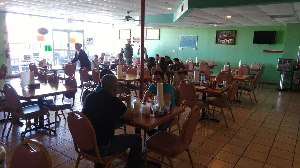 El Manantial Mexican Restaurant | 1136 W Hildebrand Ave, San Antonio, TX 78201, USA | Phone: (210) 731-9957