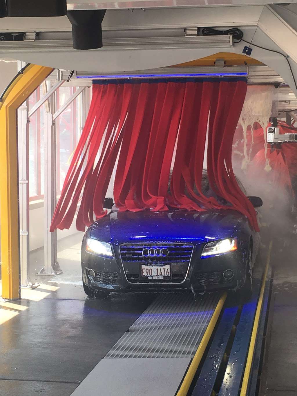 Express Car Wash | 4550 W Addison St, Chicago, IL 60641, USA | Phone: (773) 777-5440