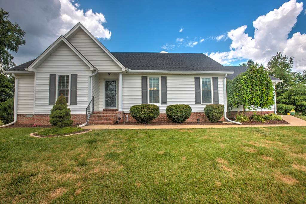 Elizabeth Leanza, Realty One Group - Realtor | 600A Frazier Dr, Ste 123 Franklin, TN 37067, USA | Phone: (615) 490-4953