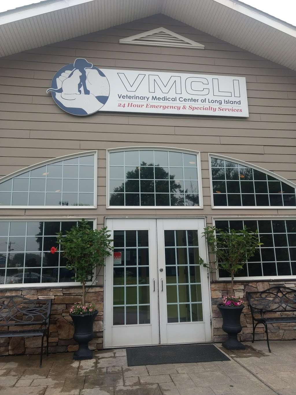 Veterinary Medical Center of Long Island | 75 Sunrise Hwy North Service Rd, West Islip, NY 11795, USA | Phone: (631) 587-0800