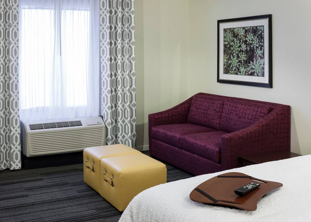 Hampton Inn & Suites Phoenix North/Happy Valley | 2550 W Charlotte Dr, Phoenix, AZ 85085, USA | Phone: (623) 516-9300