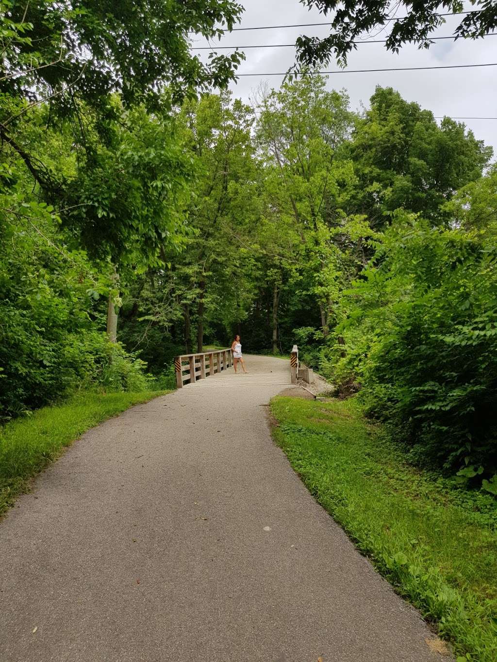 Blackhawk Waterfall | River Bend Bike Trail, South Elgin, IL 60177, USA