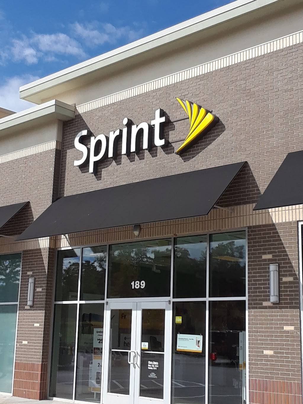T-Mobile | 189 Grand Hill Pl, Holly Springs, NC 27540, USA | Phone: (919) 577-3000