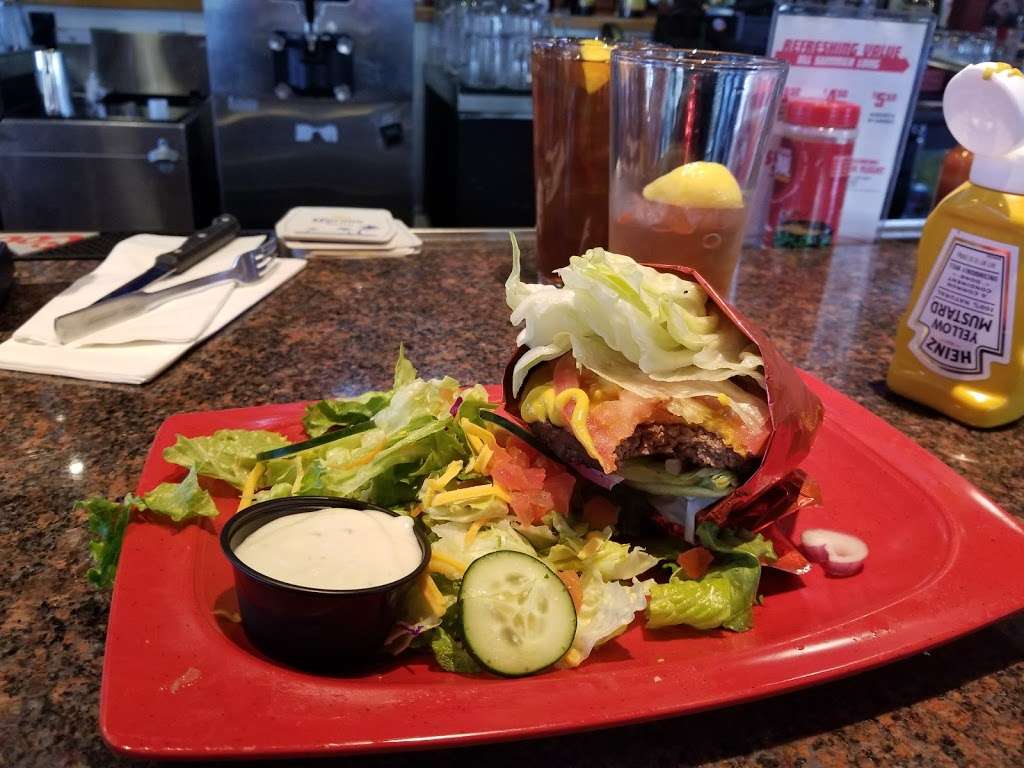 Red Robin Gourmet Burgers and Brews | 15610 Whittier Blvd, Whittier, CA 90603, USA | Phone: (562) 943-8505