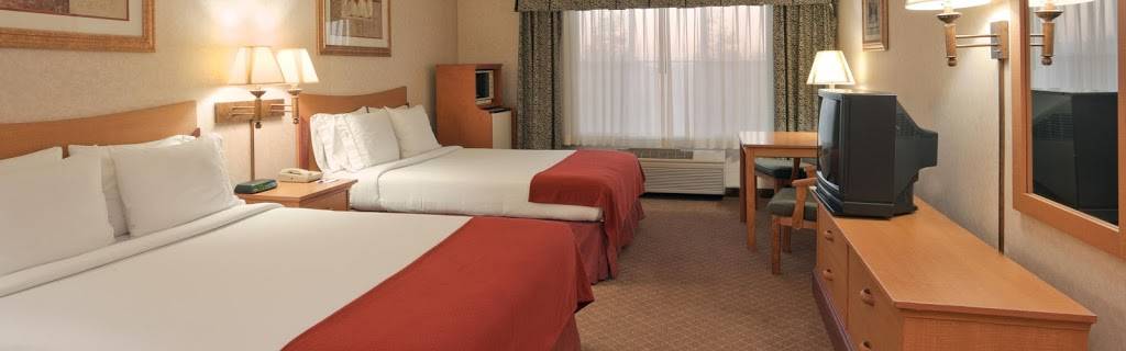 Holiday Inn Express & Suites Tracy | 3751 N Tracy Blvd, Tracy, CA 95304, USA | Phone: (209) 830-8500