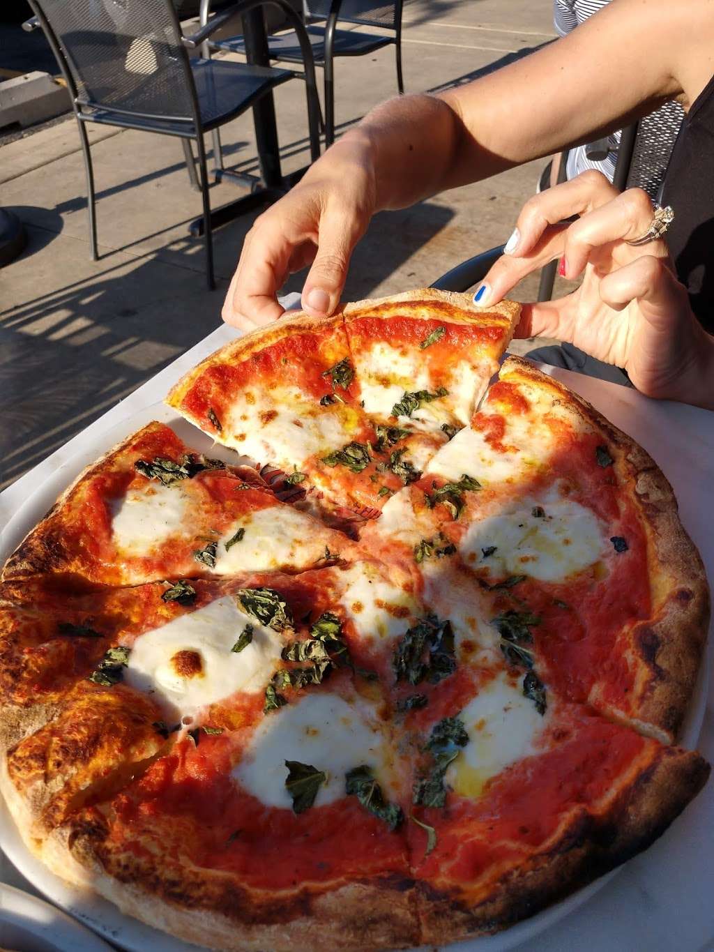 Elio Pizza On Fire | 445 W Lake St, Addison, IL 60101 | Phone: (630) 628-0088