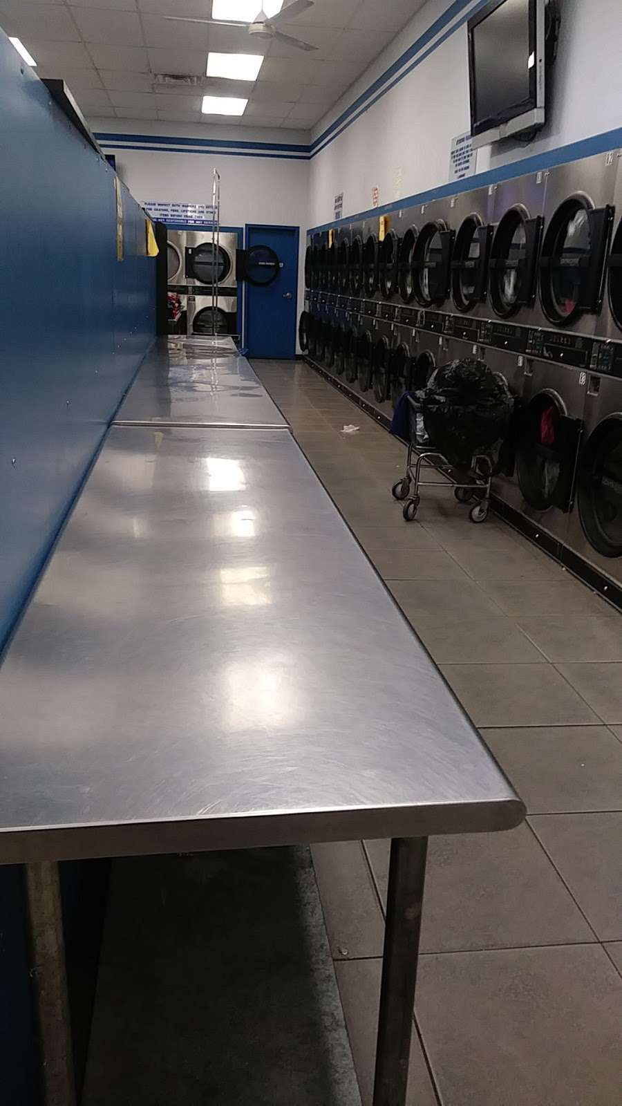 L Laundromat | 5810 Woodland Ave, Philadelphia, PA 19143, USA | Phone: (215) 726-1109