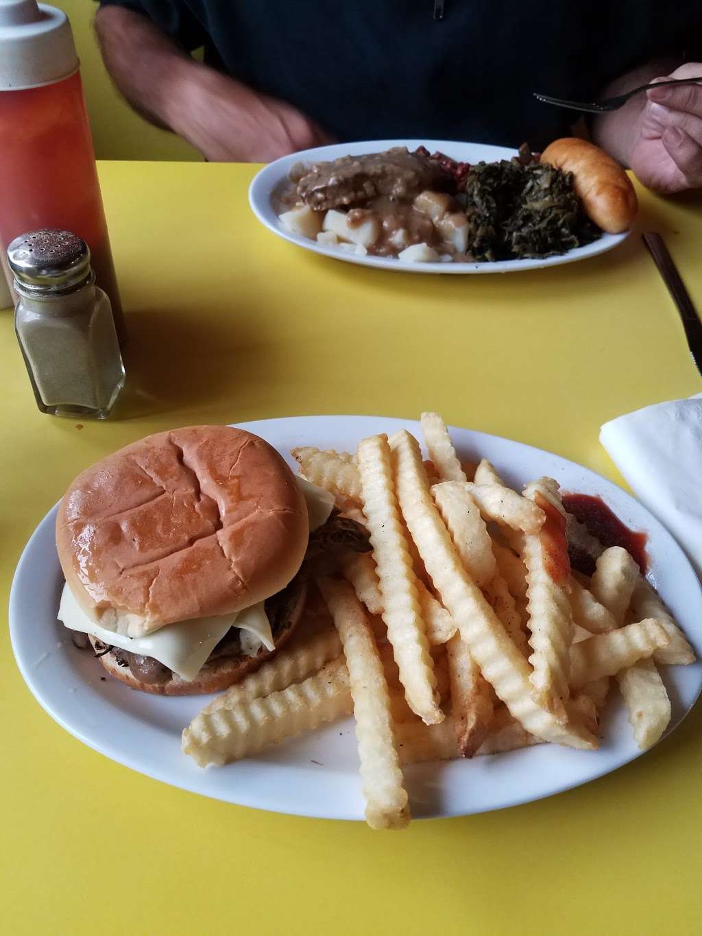 Lunch Box Cafe | 2022 Shelton Ave, Statesville, NC 28677, USA | Phone: (980) 223-8776