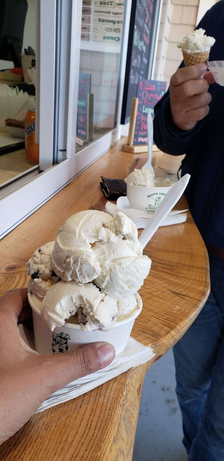 White Farms Icecream on the Causeway | 76 Essex Ave, Gloucester, MA 01930, USA | Phone: (978) 559-7489