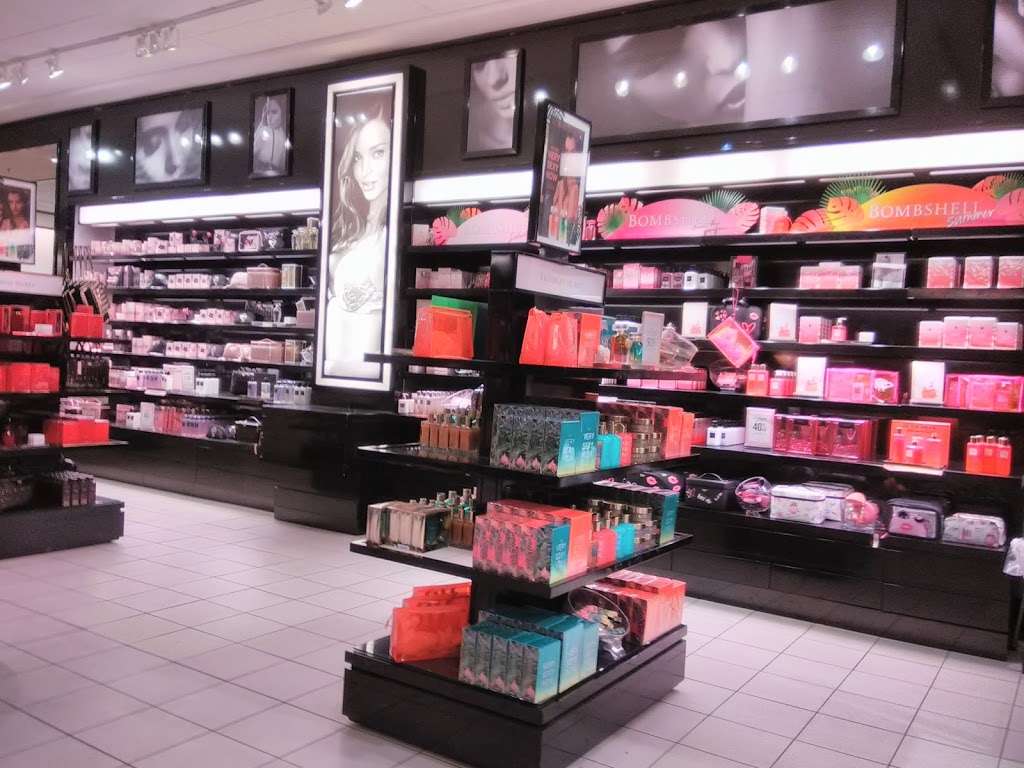 Victorias Secret & PINK | 327 Park City Center L-331, Lancaster, PA 17601, USA | Phone: (717) 397-5923