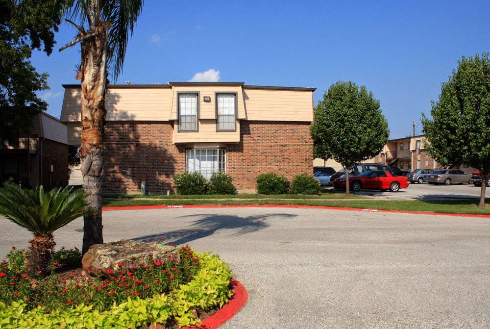 The Brixton Apartments | 1601 Garth Rd, Baytown, TX 77520, USA | Phone: (281) 672-8681