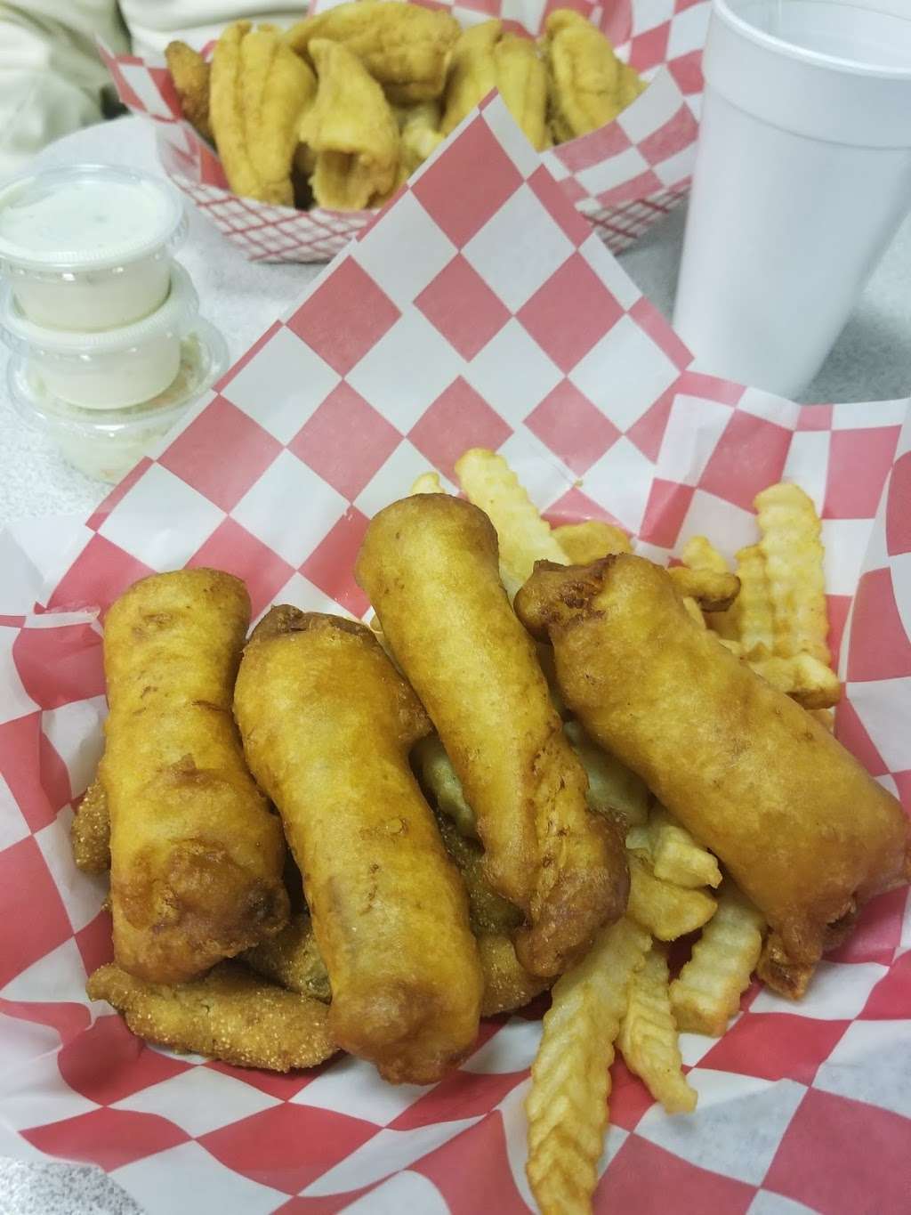 Dixies Fish & Chicken | 24 W D St, Newton, NC 28658 | Phone: (828) 994-4894