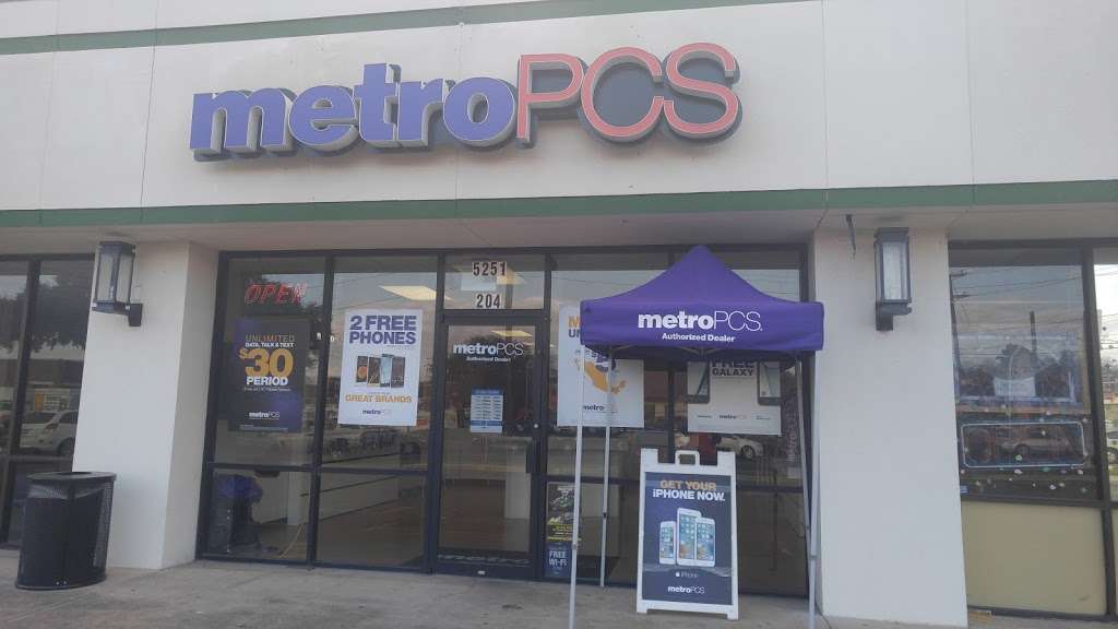 Metro by T-Mobile | 5251 Timberhill Ste 204, San Antonio, TX 78238, USA | Phone: (210) 681-8851