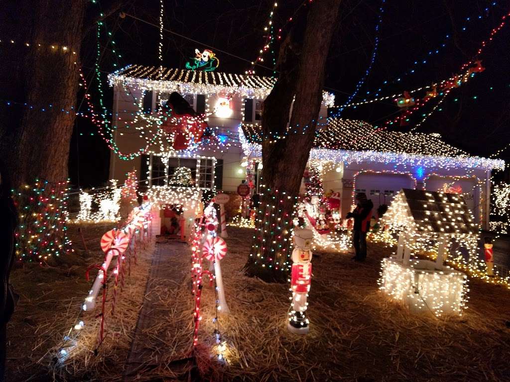 Christmas Lights | 4 Debbie Pl, Dover, NJ 07801, USA