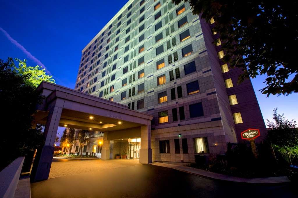 Hampton Inn NY-JFK | 144-10 135th Ave, Jamaica, NY 11436, USA | Phone: (718) 322-7500