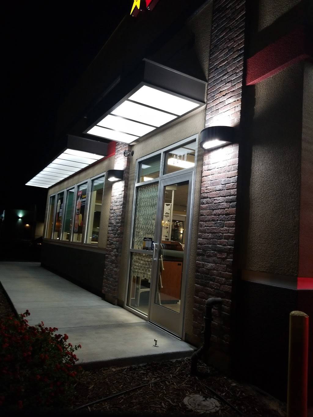 Carls Jr. | 2610 Jensen Ave, Sanger, CA 93657, USA | Phone: (559) 546-5100