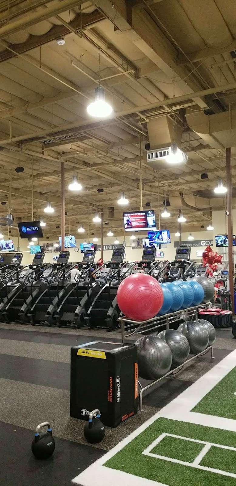 24 Hour Fitness | 1400 W Edinger Ave, Santa Ana, CA 92704, USA | Phone: (657) 273-5919