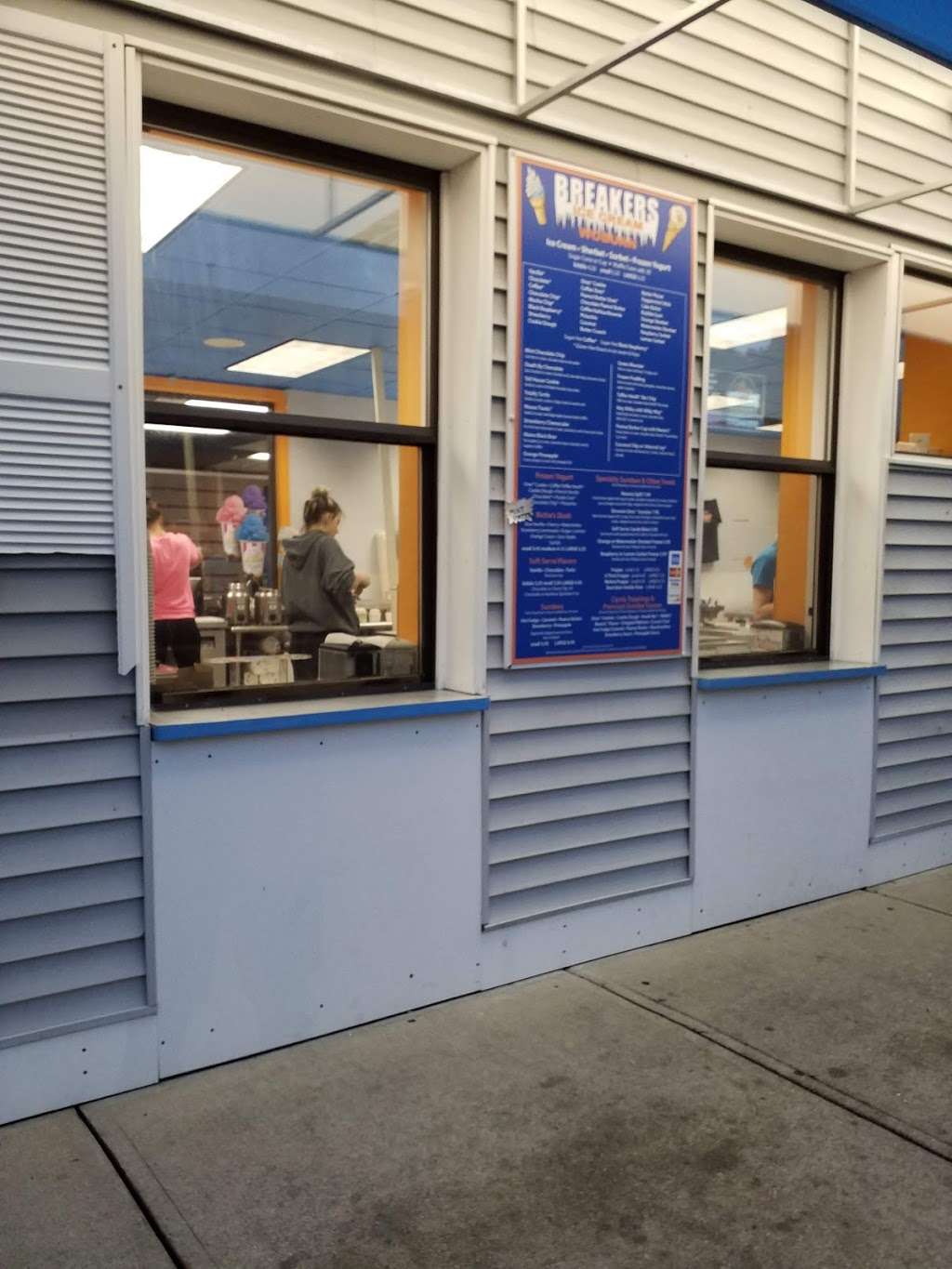 Breakers Ice Cream | 104-106 Winn St, Woburn, MA 01801 | Phone: (781) 281-0032