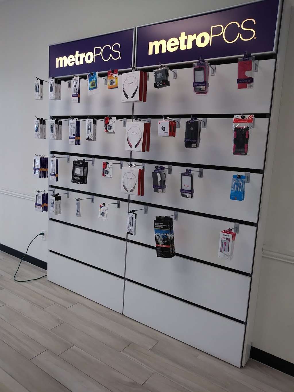 Metro by T-Mobile | 5042 Avenue H # 207, Rosenberg, TX 77471, USA | Phone: (281) 232-7860