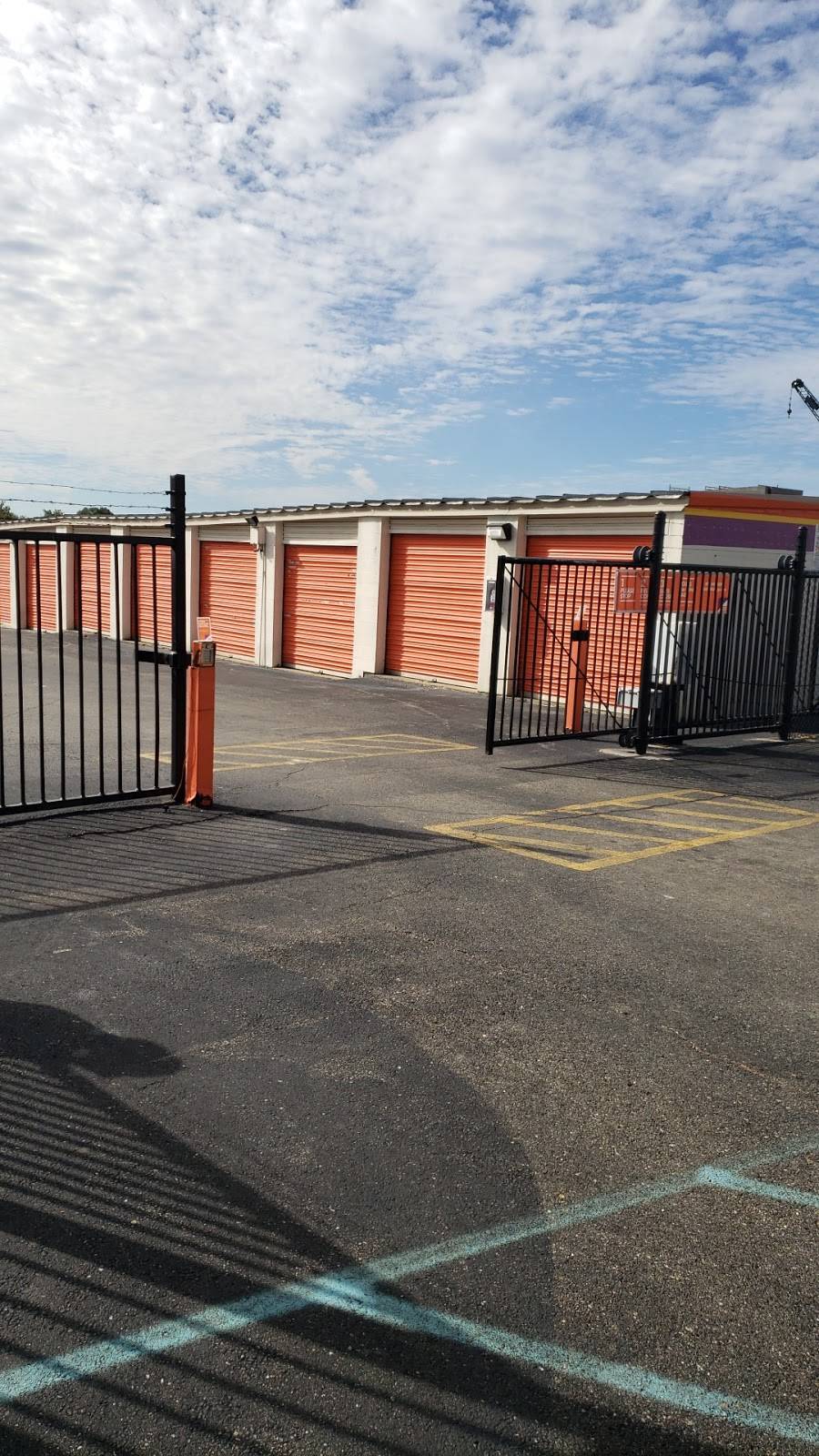 Public Storage | 2555 E Kemper Rd, Cincinnati, OH 45241 | Phone: (513) 399-5181