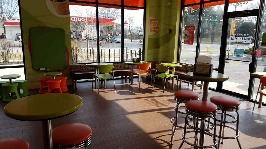 Yogli Mogli Frozen Yogurt | 8200 W Oakton St, Niles, IL 60714, USA | Phone: (847) 696-7240