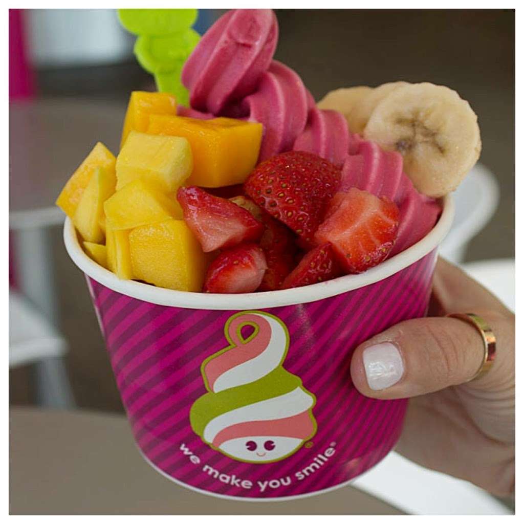 Menchies Frozen Yogurt | 12719 Main St Ste 410, Hesperia, CA 92345 | Phone: (760) 662-5777