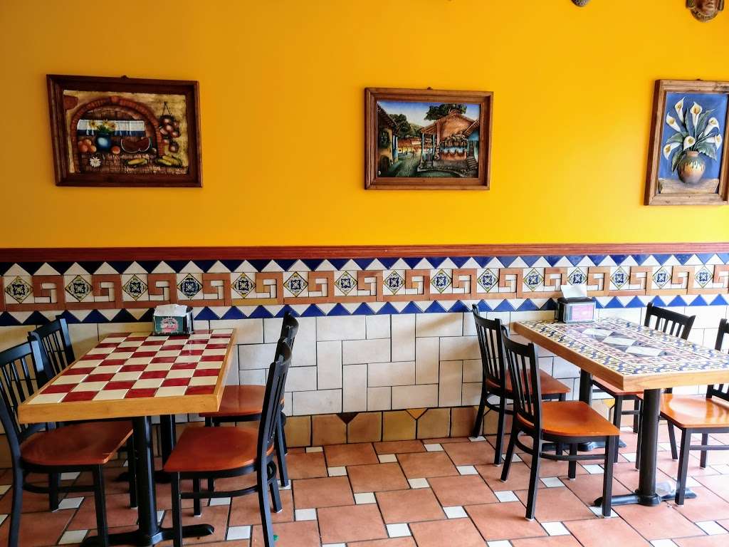 Burrito House | 3547 N Lincoln Ave, Chicago, IL 60657, USA | Phone: (773) 975-6060