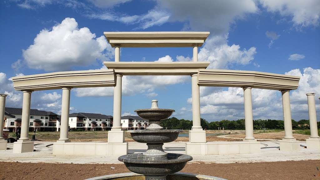 Lake Park Pavilion, Colonnade with Splash Pad | 8297 Brookside Rd, Pearland, TX 77581, USA | Phone: (832) 827-1555