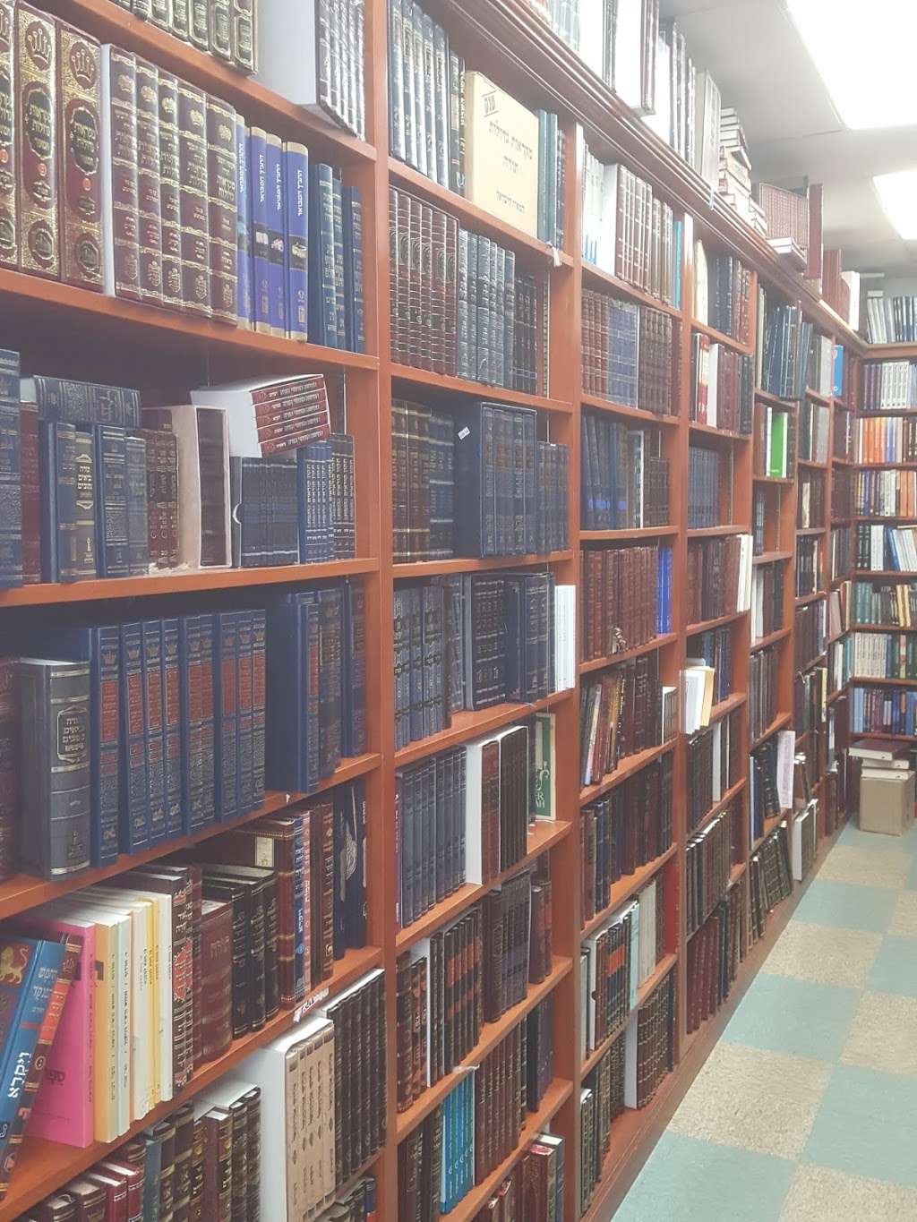 Chabad on Fairfax/ Ataras Judaica, Books & Gifts | 369 N Fairfax Ave #1, Los Angeles, CA 90036 | Phone: (323) 655-3050