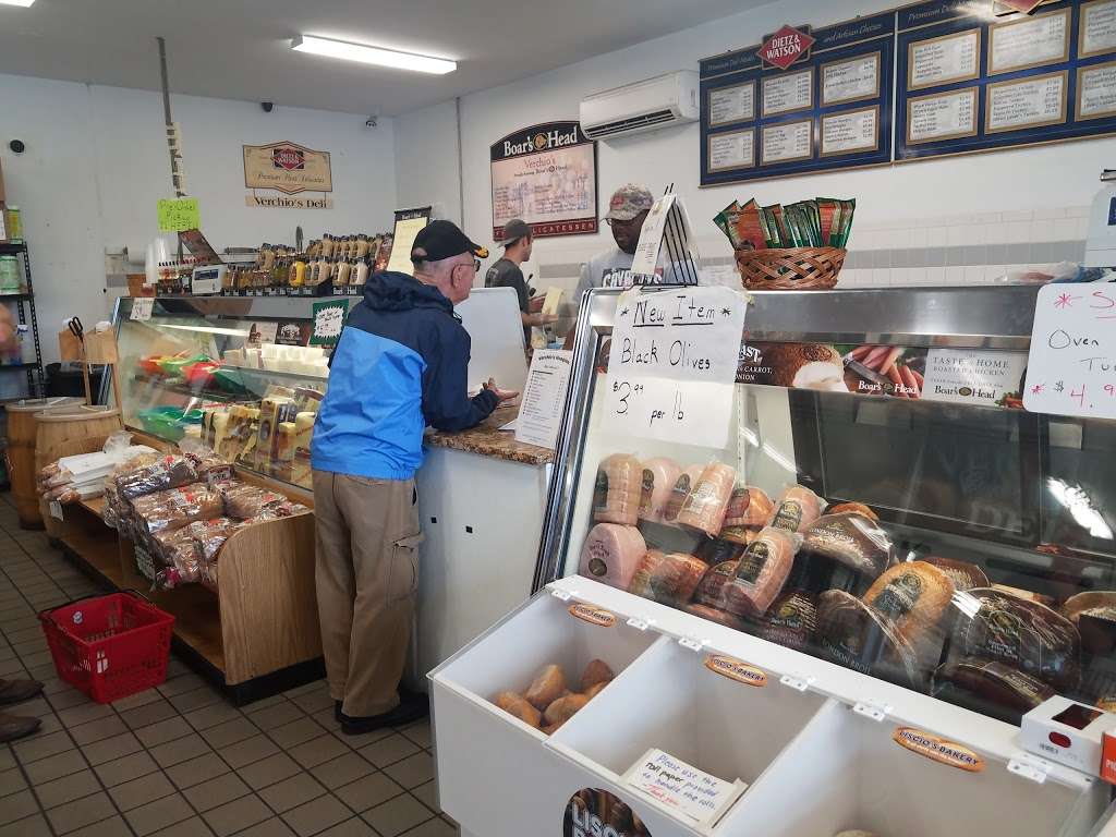 Verchio's Produce Outlet 272 Hurffville Cross Keys Rd, Sewell, NJ