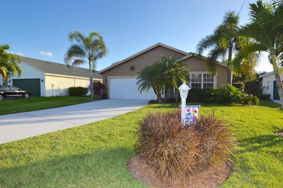 Carolina Gentina | 11 Island Ave #503, Miami Beach, FL 33139, USA | Phone: (305) 219-5042