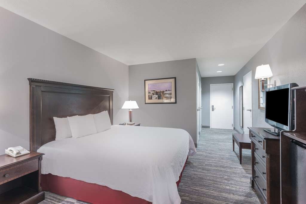 Hampton Inn & Suites Newark-Harrison-Riverwalk | 100 Passaic Ave, Harrison, NJ 07029, USA | Phone: (973) 483-1900