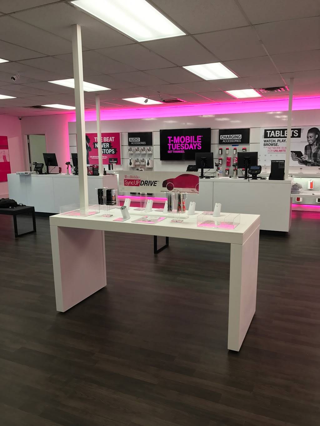 T-Mobile | 2100 NW 122nd St, Oklahoma City, OK 73120, USA | Phone: (405) 242-5073