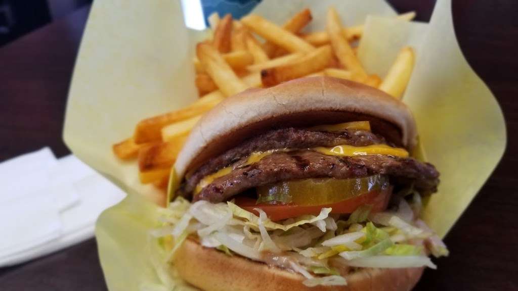 Star Burgers | 14752 Badillo St, Baldwin Park, CA 91706, USA | Phone: (626) 337-7777