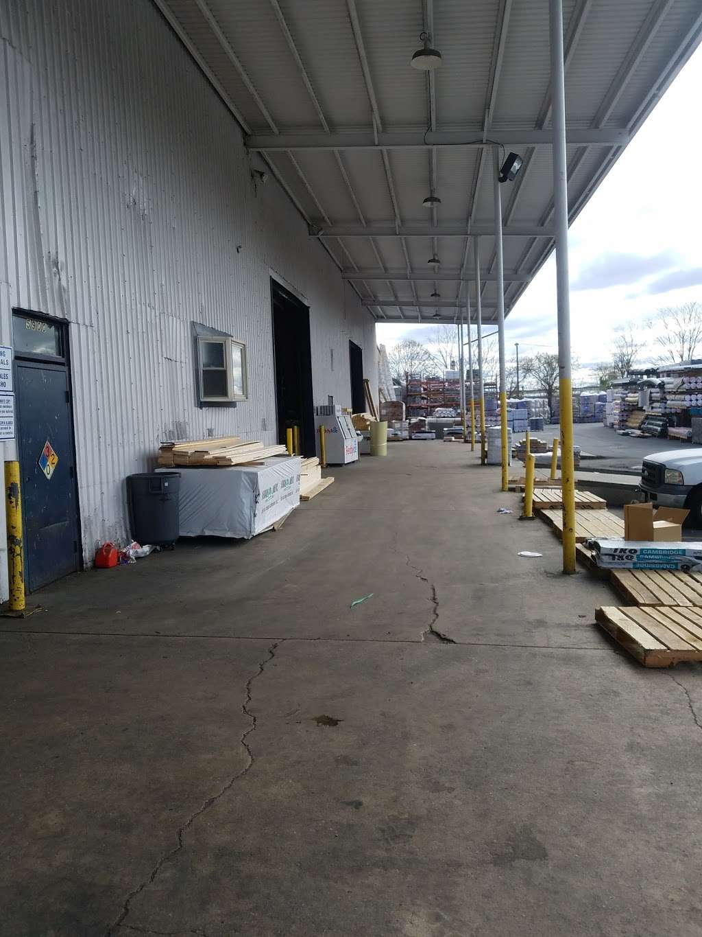 The Roof Center, A Beacon Roofing Supply Company | 5900 Farrington Ave, Alexandria, VA 22304, USA | Phone: (703) 941-6400