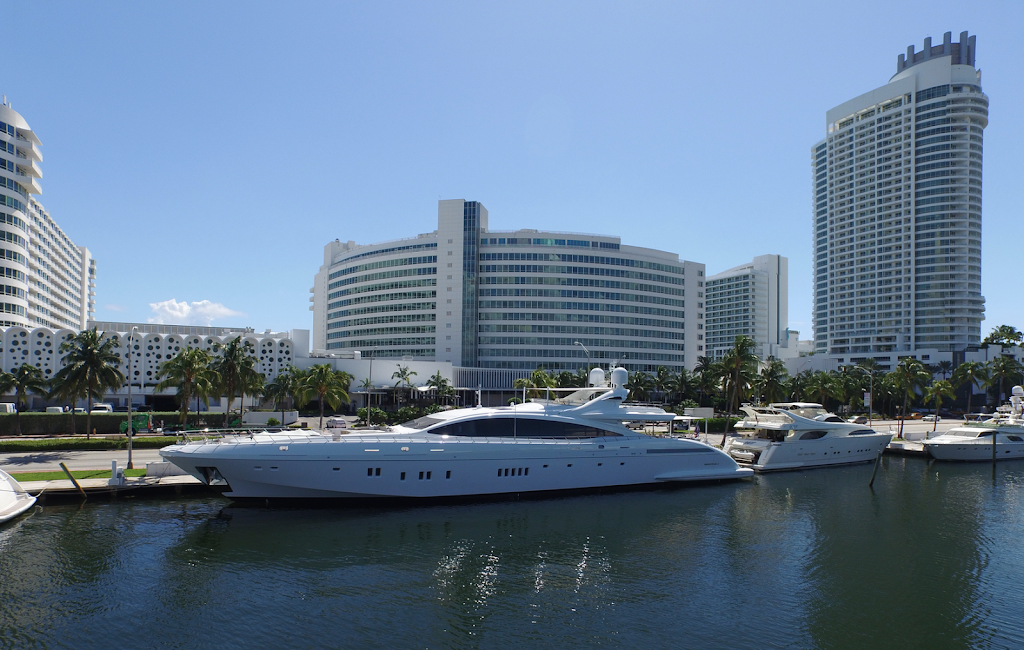 Reel Deal Yachts | 4441 Collins Ave, Miami Beach, FL 33140, USA | Phone: (305) 538-2022