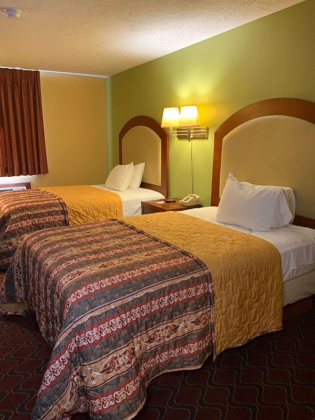 Patriot Inn | 10 N Crane Ave, Spencer, IN 47460, USA | Phone: (812) 829-0400