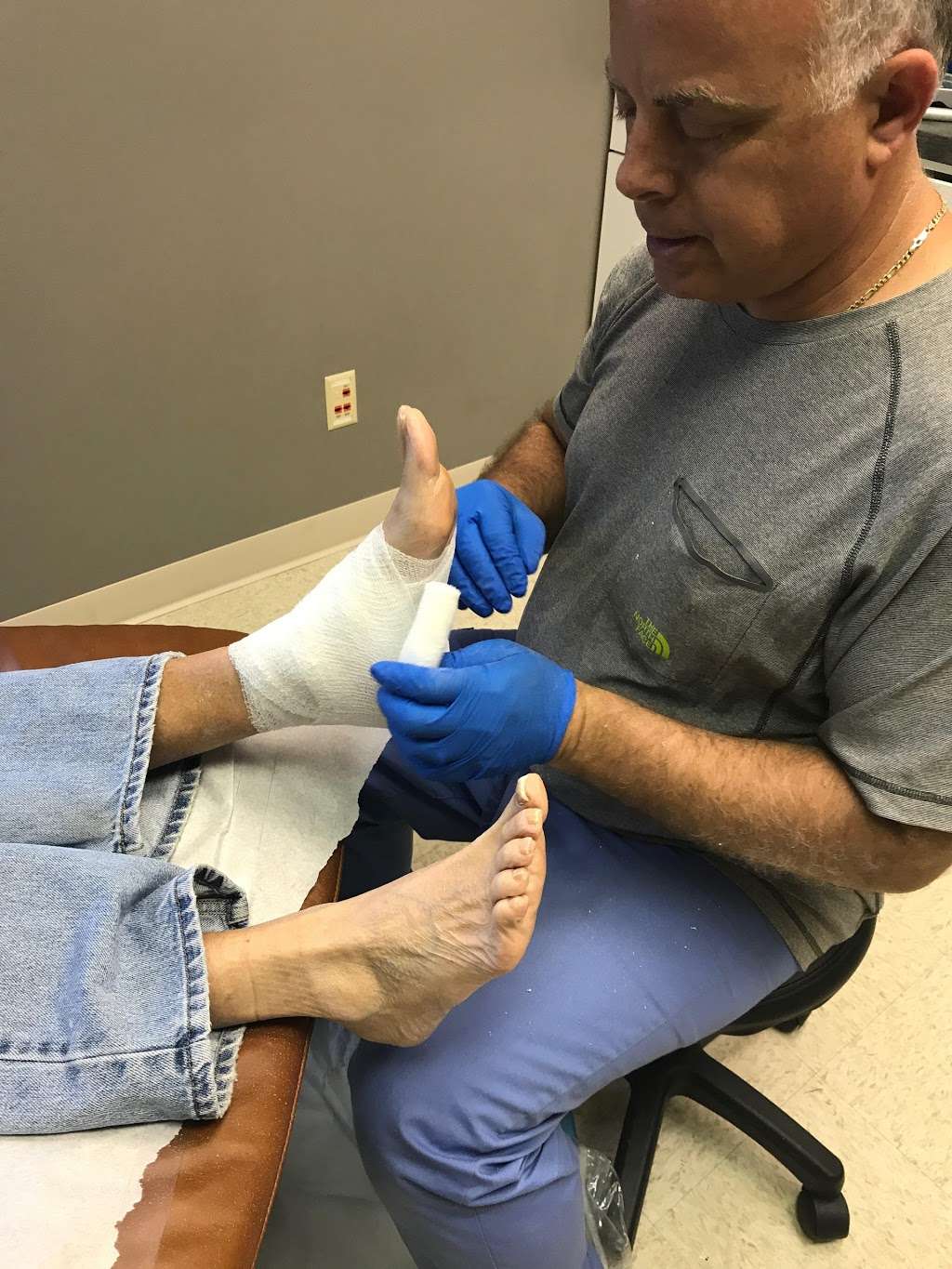 AHP Foot & Wound Care Specialists | 9011 N Meridian St #204, Indianapolis, IN 46260 | Phone: (317) 218-4095