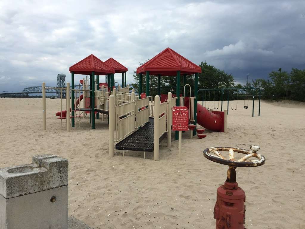 Breezy Point True Value | 20234 Rockaway Point Blvd, Breezy Point, NY 11697, USA | Phone: (718) 474-2220