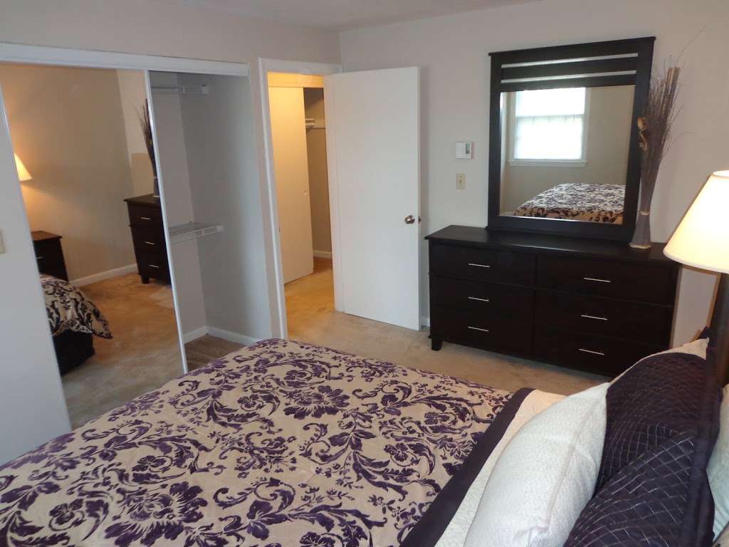 Coach House Apartments | 44 Boston Rd, Chelmsford, MA 01824, USA | Phone: (844) 369-6179