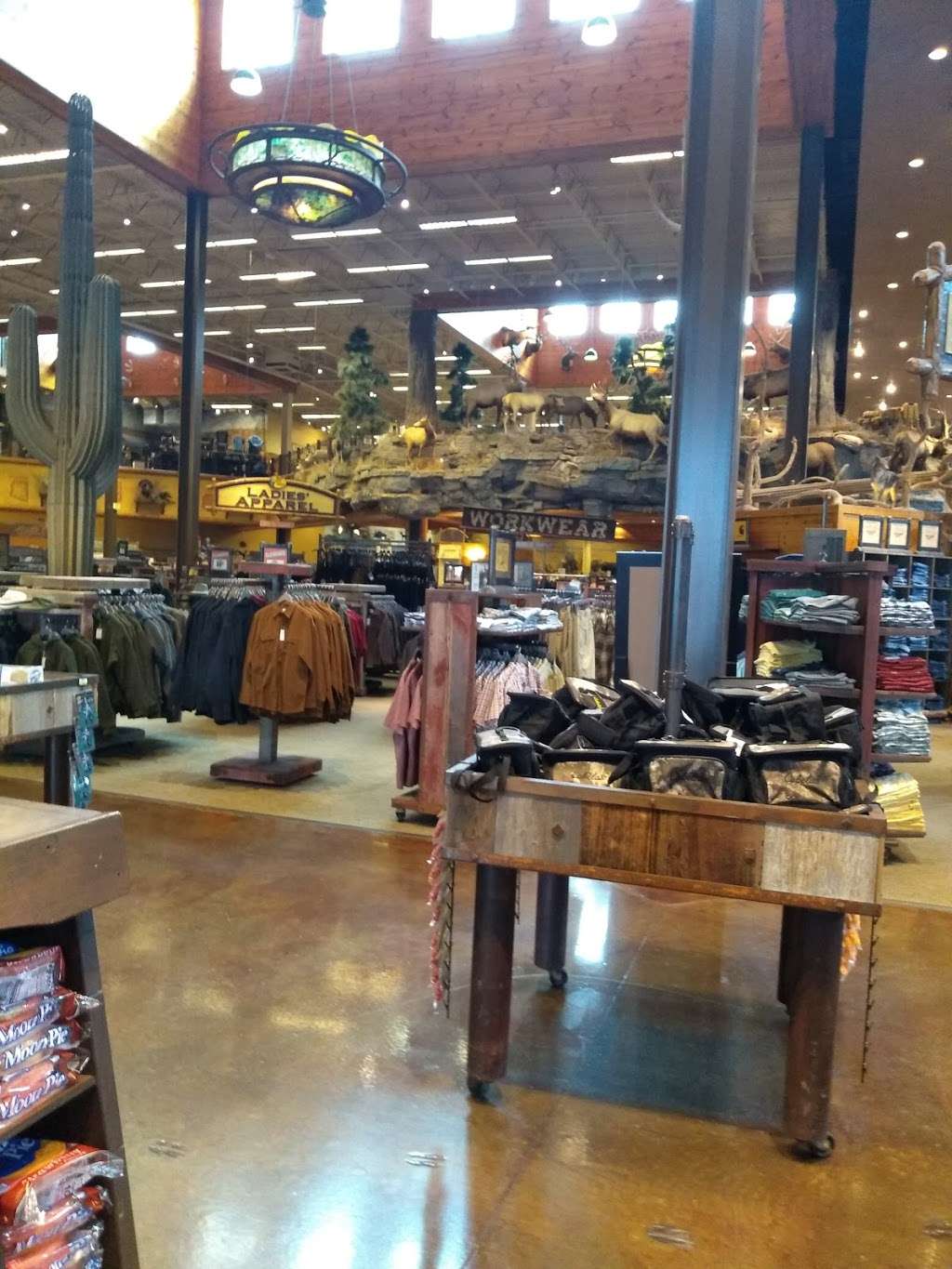 Bass Pro Shops Tracker Boat Center | 1133 N Dobson Rd, Mesa, AZ 85201, USA | Phone: (602) 606-5600